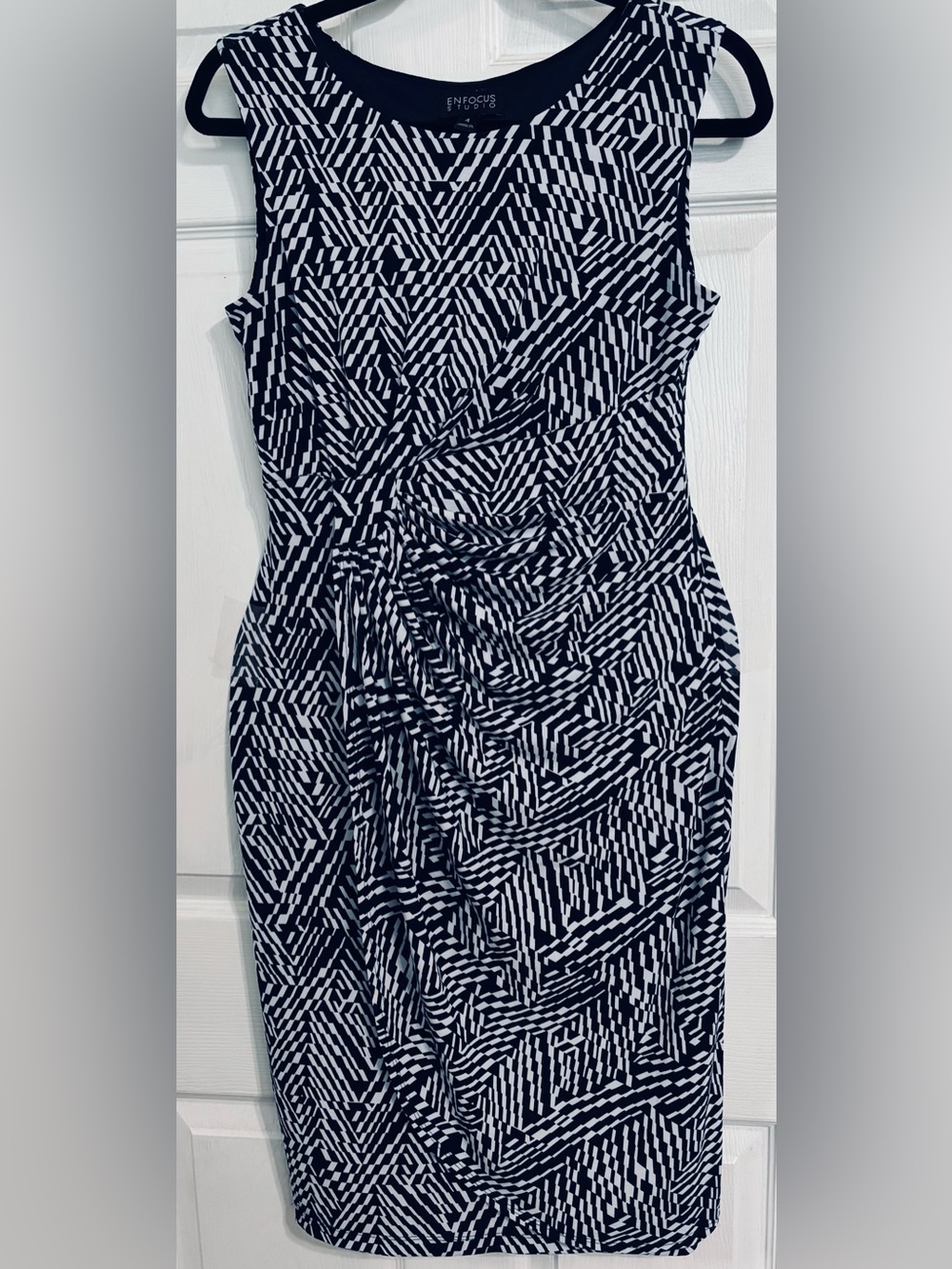 Women’s midi party/cocktail body-con dress in navy-white geometric print Size 4